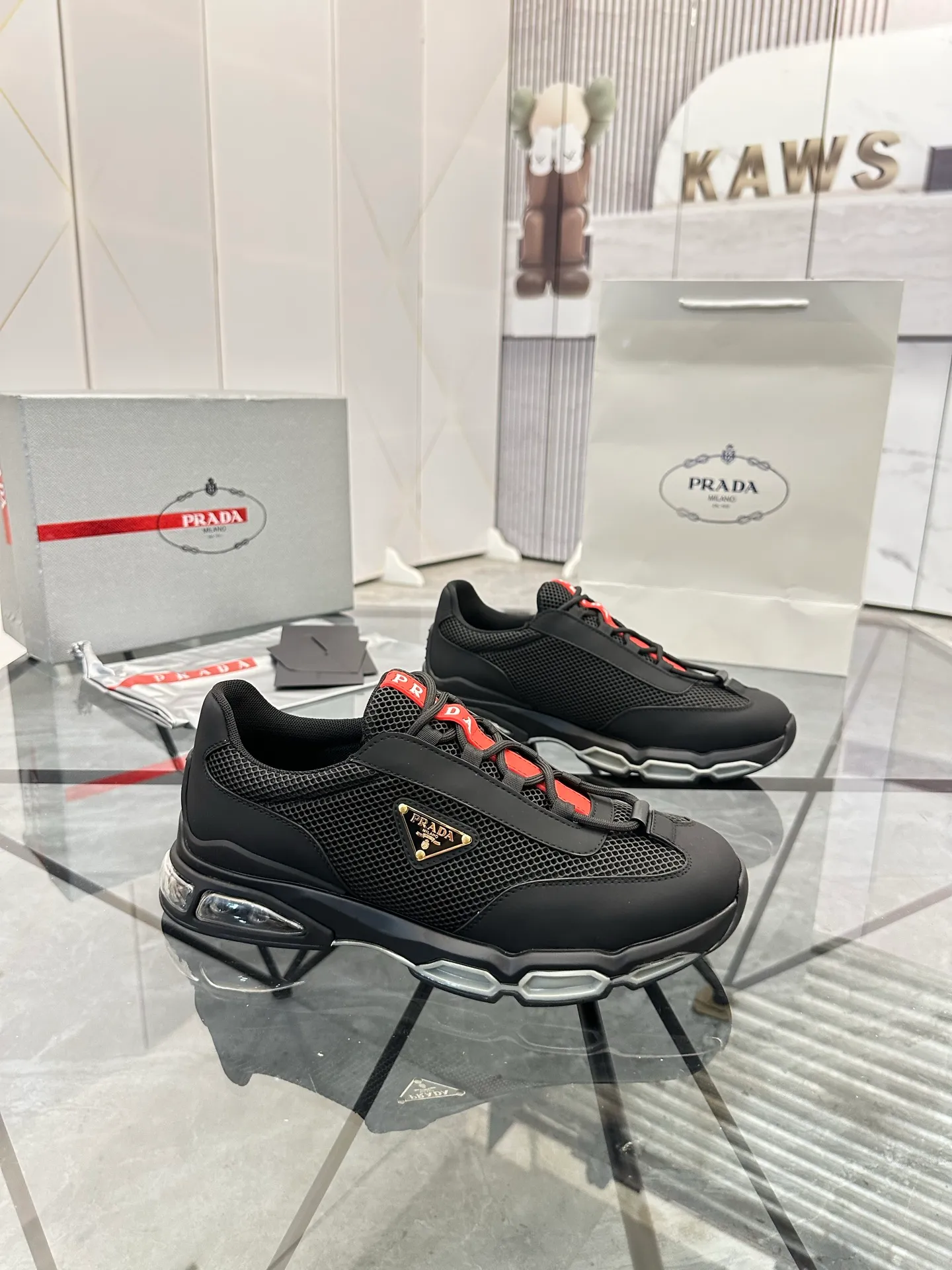 Men's shoes for sale 💰: 💰P660¥ High-end top quality Product trademark: Prada *"Prada*" low-top casual shoes Regular size: 38-45 (can be customized to 46) Product materials: Upper imported first-layer cowhide spliced ​​with original fabric, breathable lining, cowhide foot pads, original air cushion outsole. No.: 001